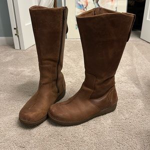 Brown leather Duluth trading co boots. Like new condition
